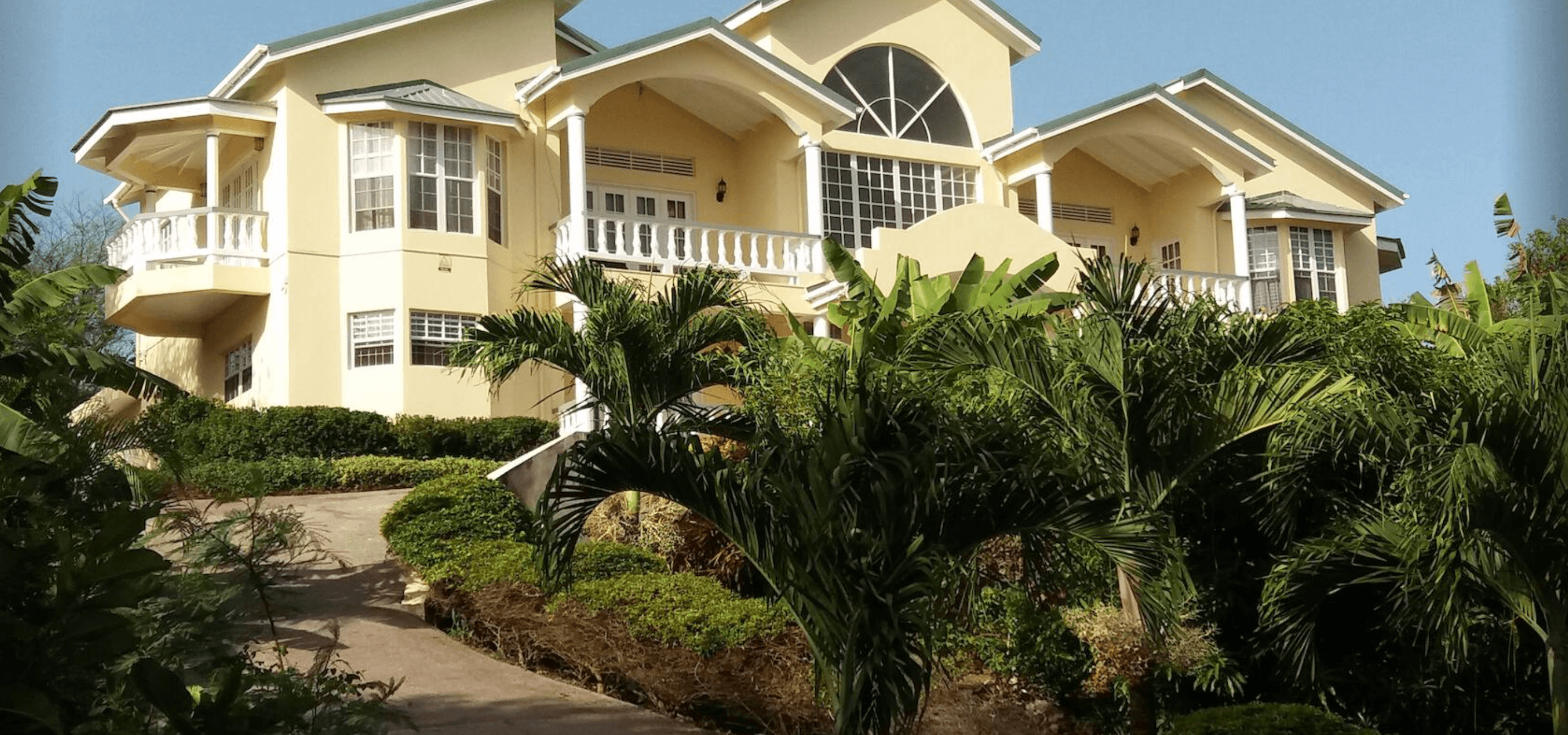 Luxury House with Ocean View, St.Davids 2