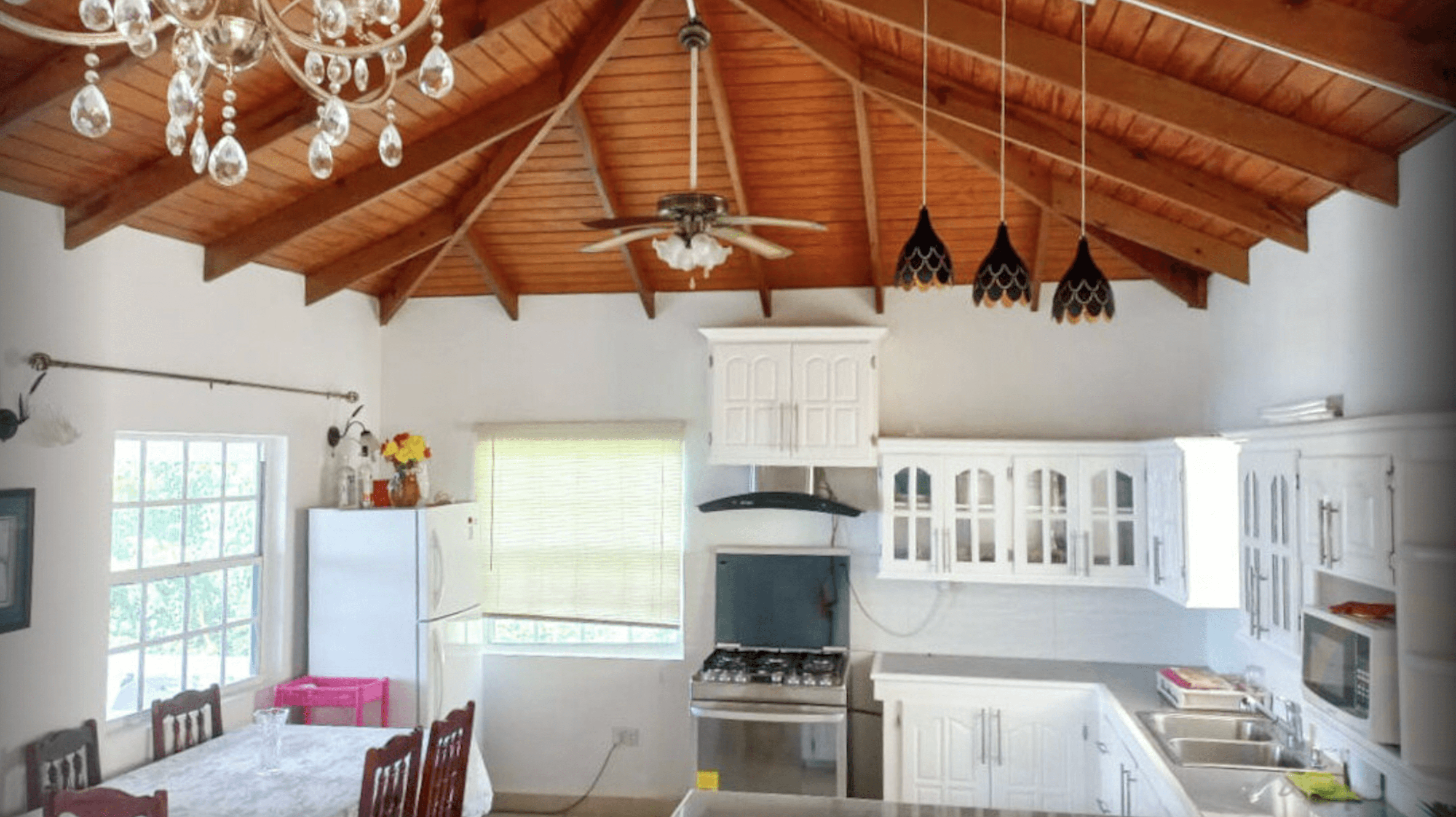 Classical house with ocean view, St. George 5