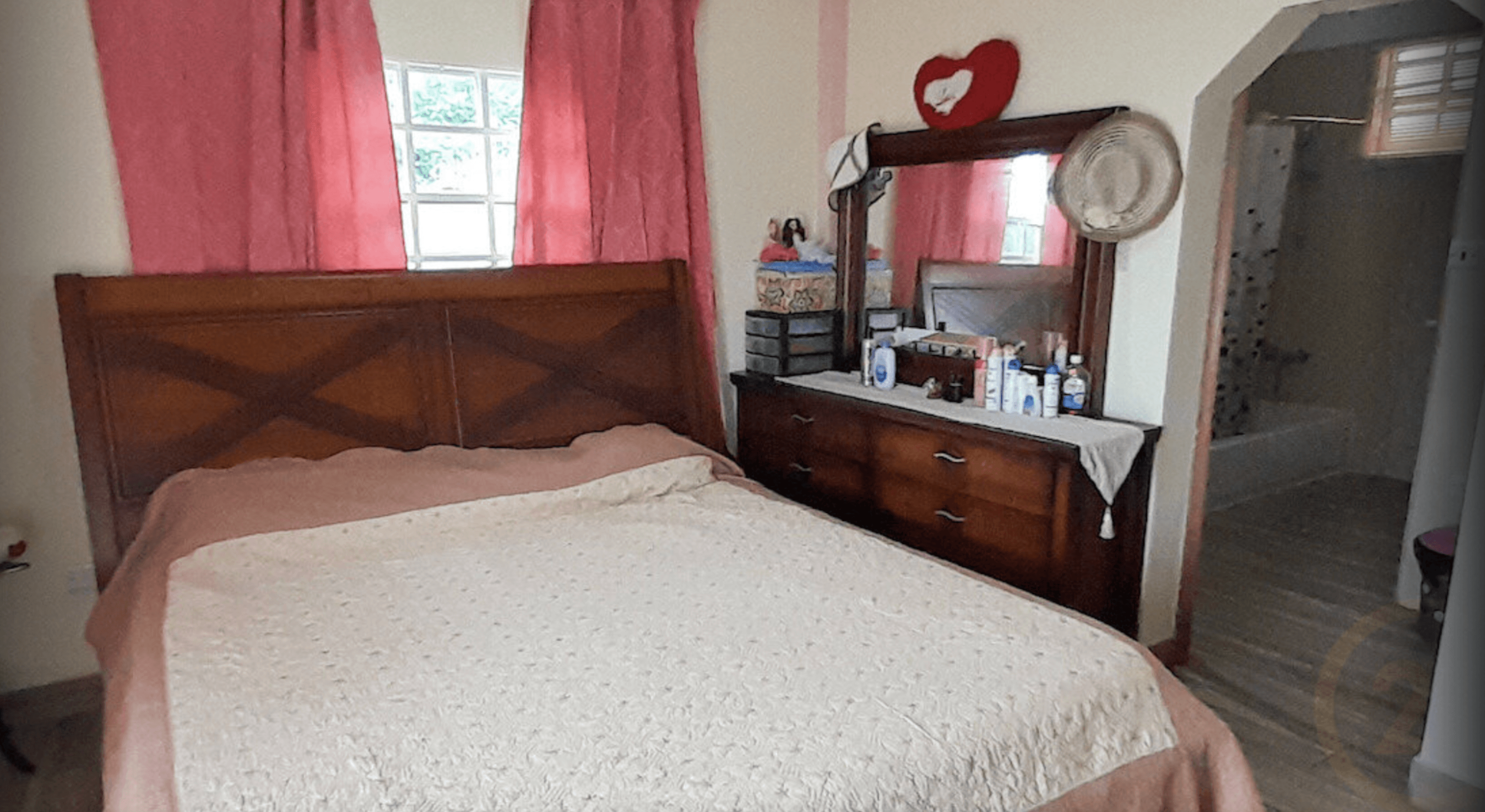 Classical house with ocean view, St. George 7