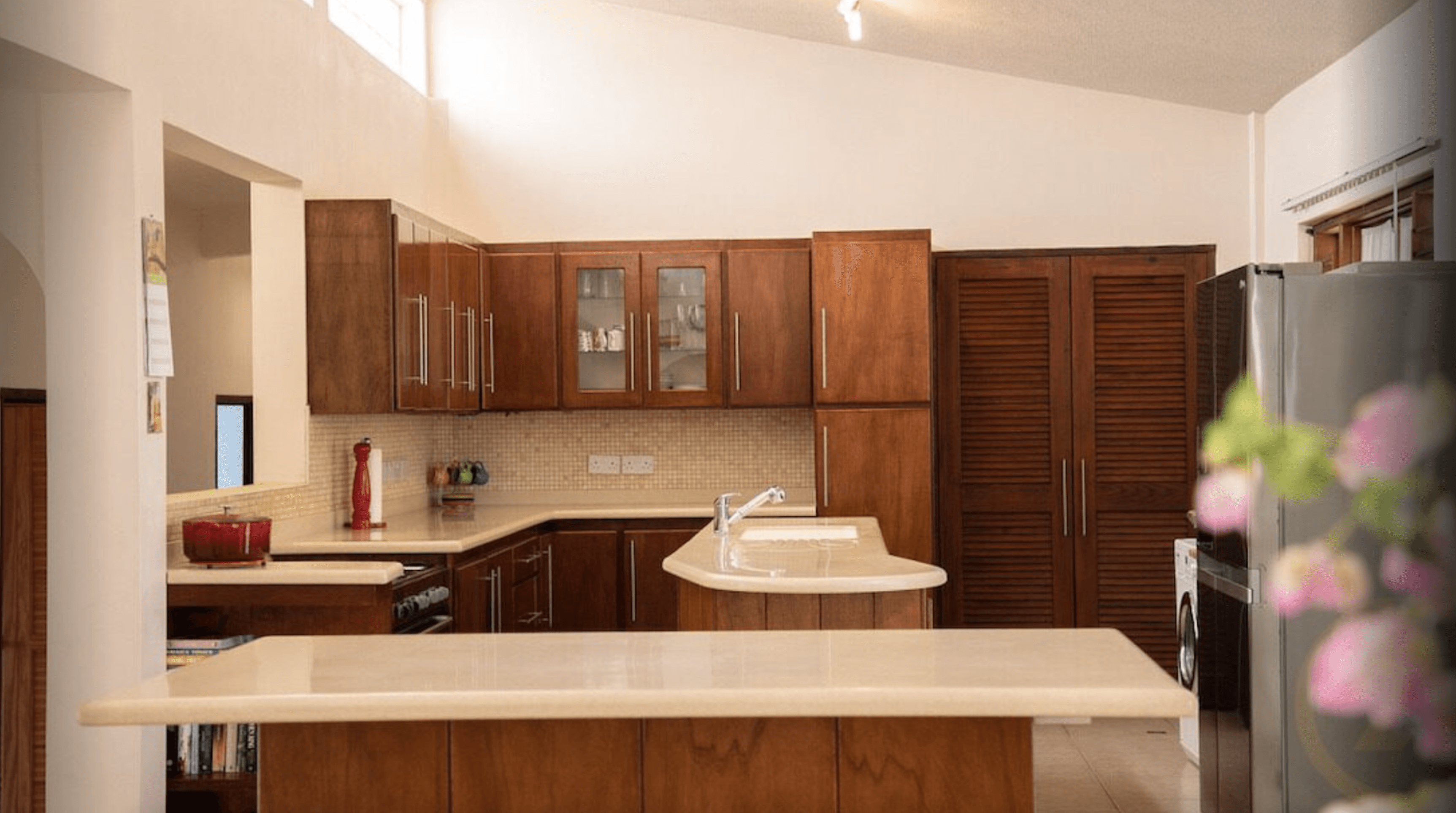 Стильный дом с бассейном и видом на океан, Сент-Джорджес 6