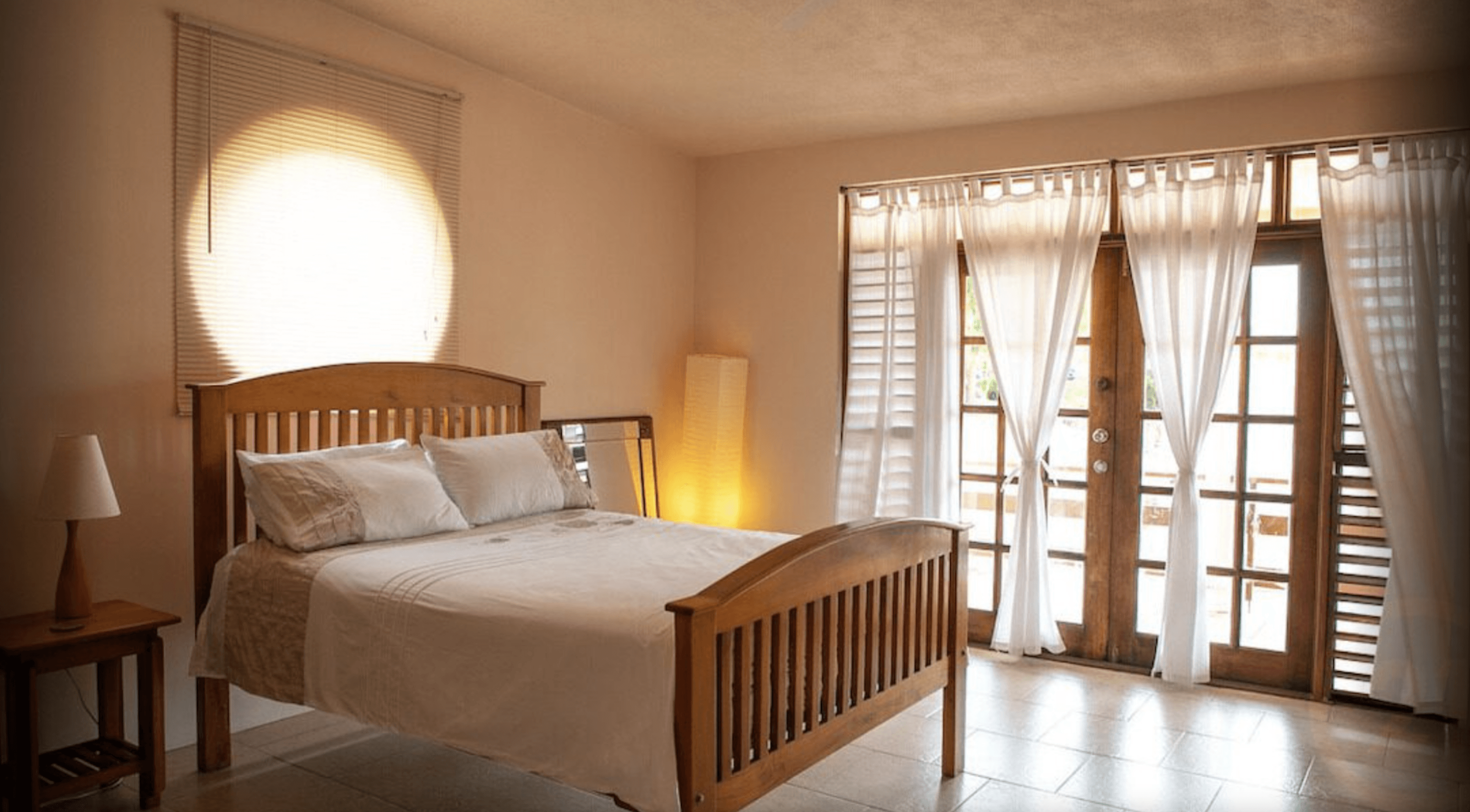 Стильный дом с бассейном и видом на океан, Сент-Джорджес 7