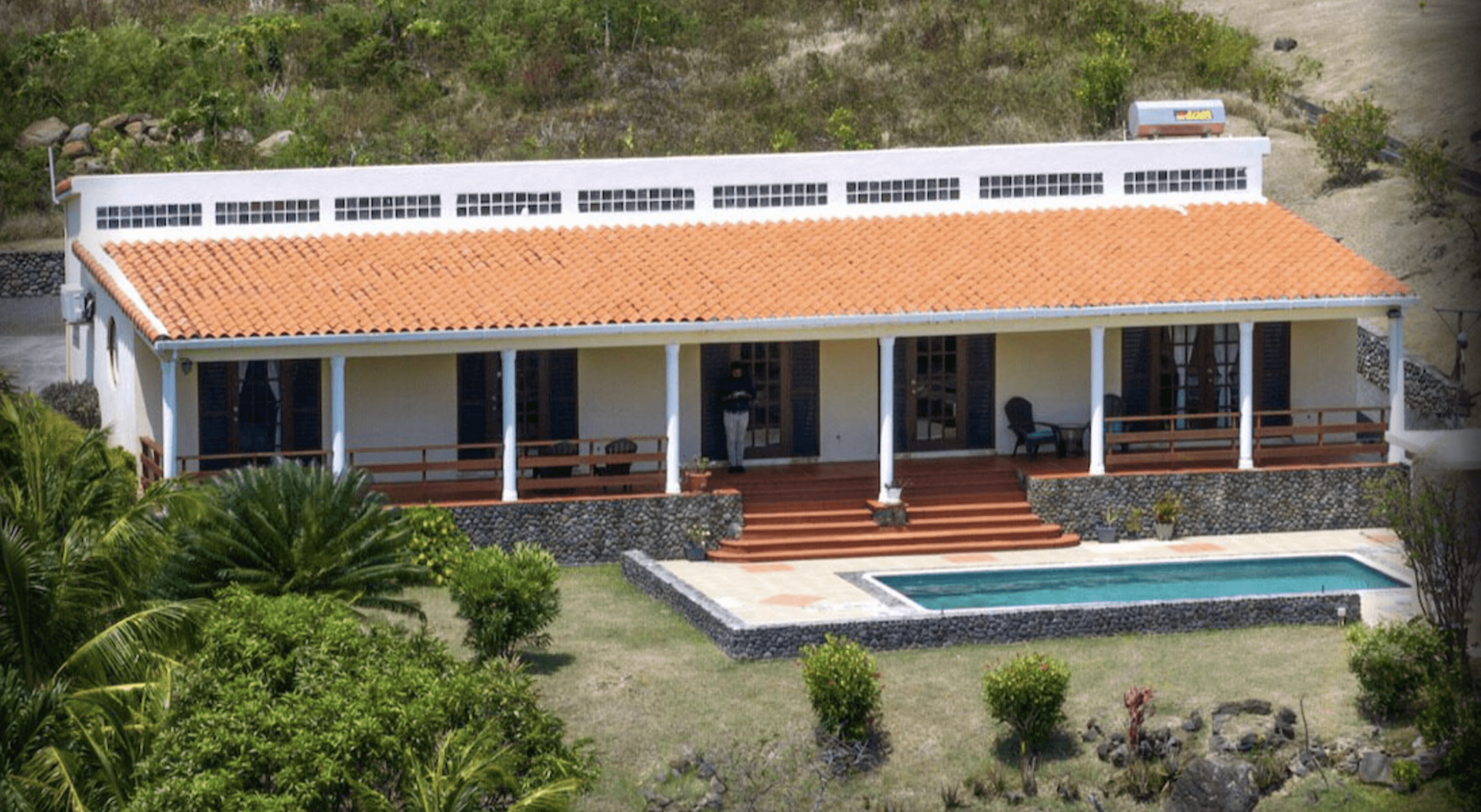 Стильный дом с бассейном и видом на океан, Сент-Джорджес 2