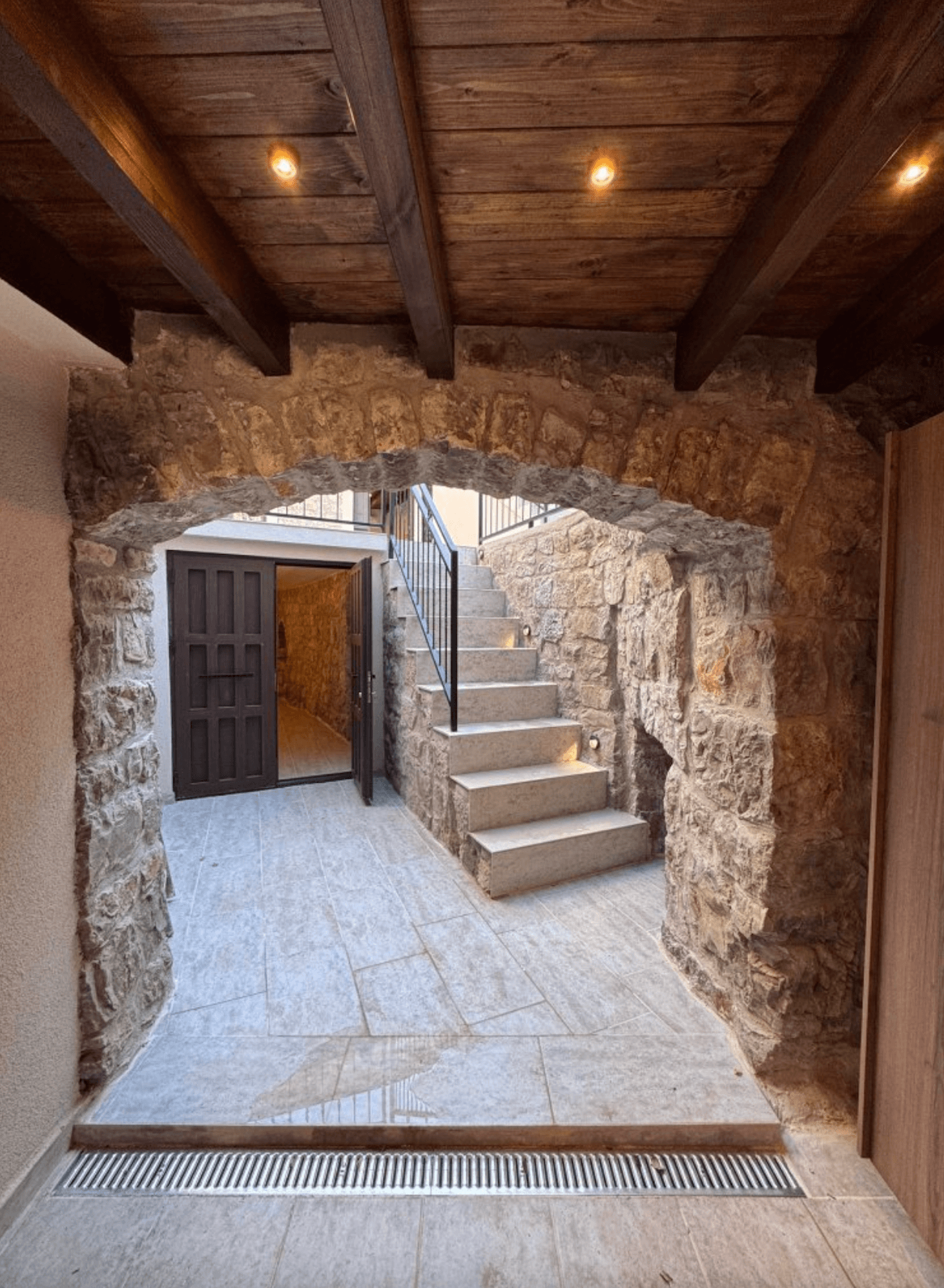 Дом из традиционного камня, Луштица 9