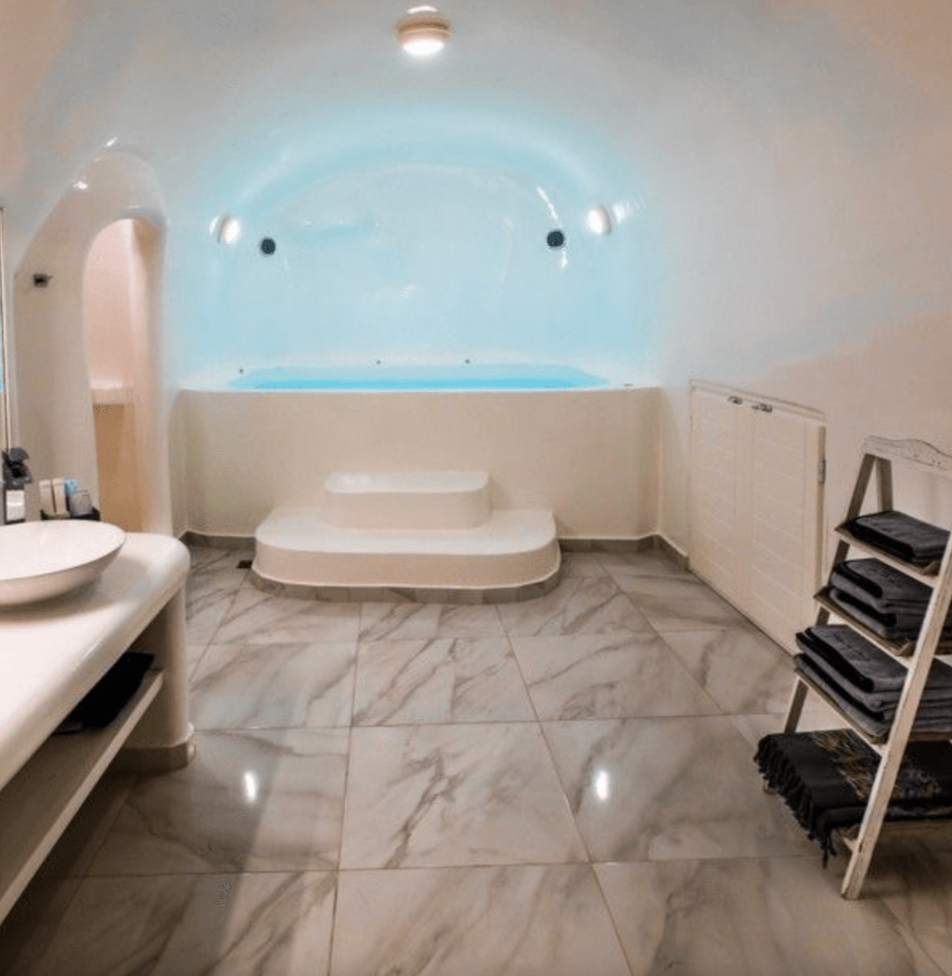 Stylish villa, Imerovigli, Santorini 10