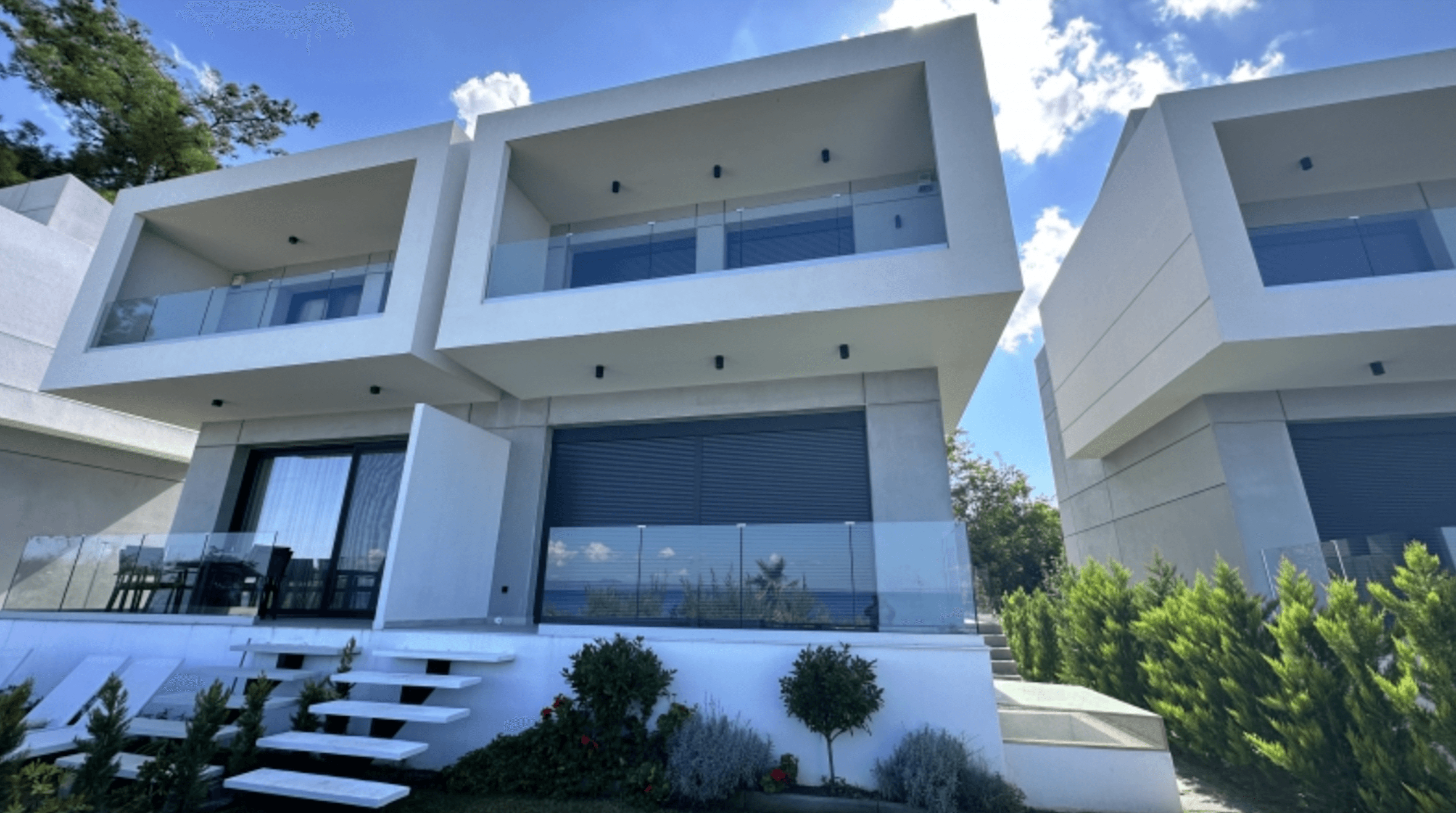 Modern villa, Polichrono 1