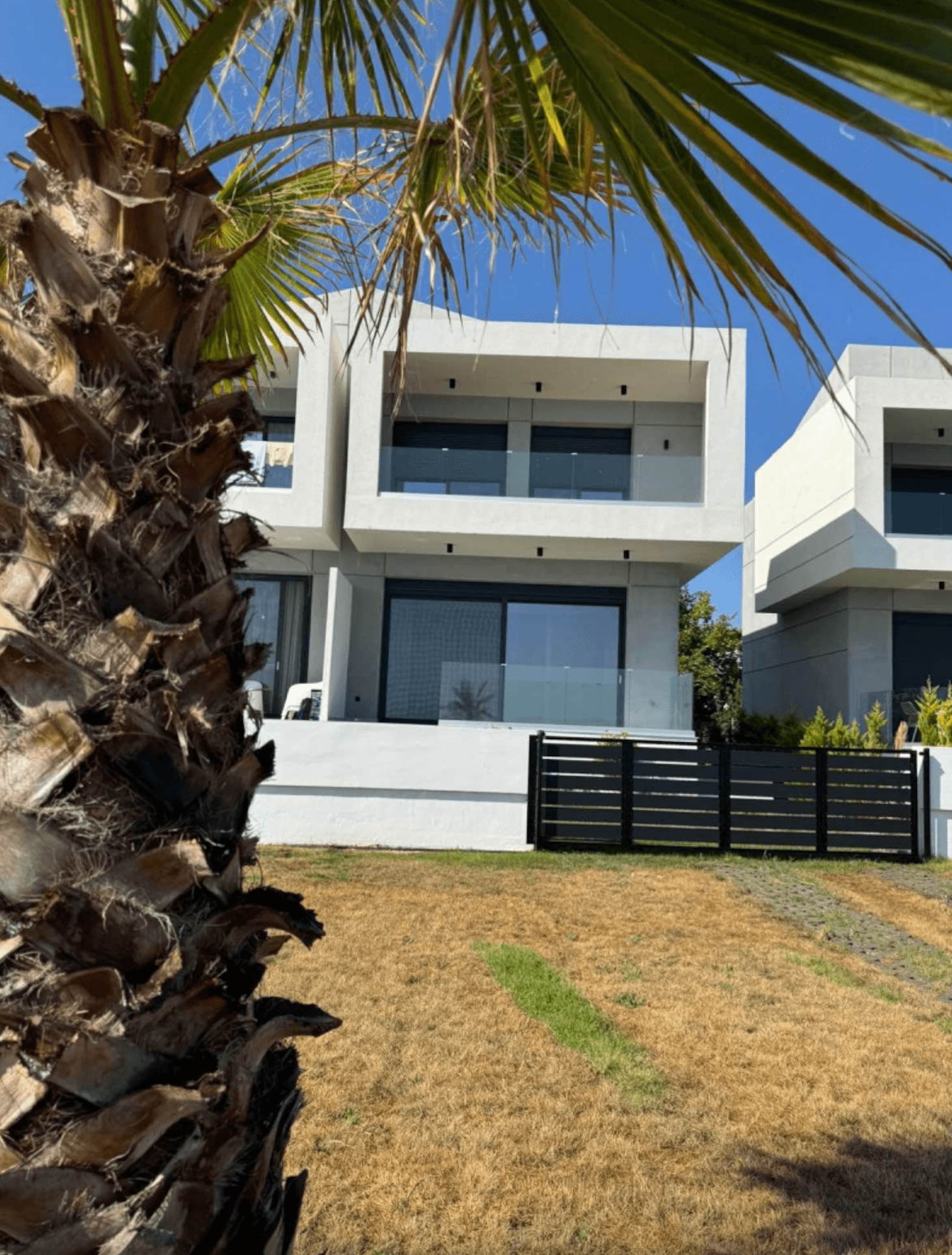 Modern villa, Polichrono 19