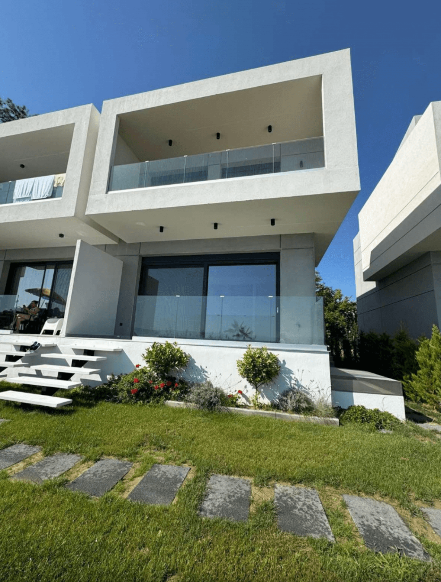 Modern villa, Polichrono 7