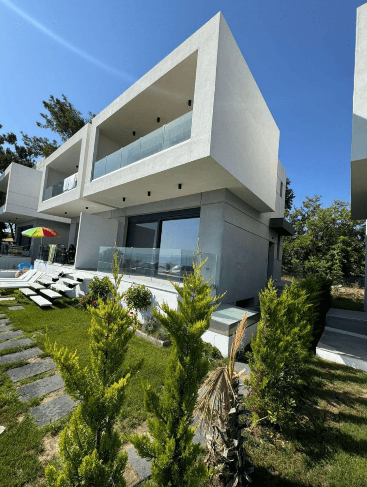 Modern villa, Polichrono 8
