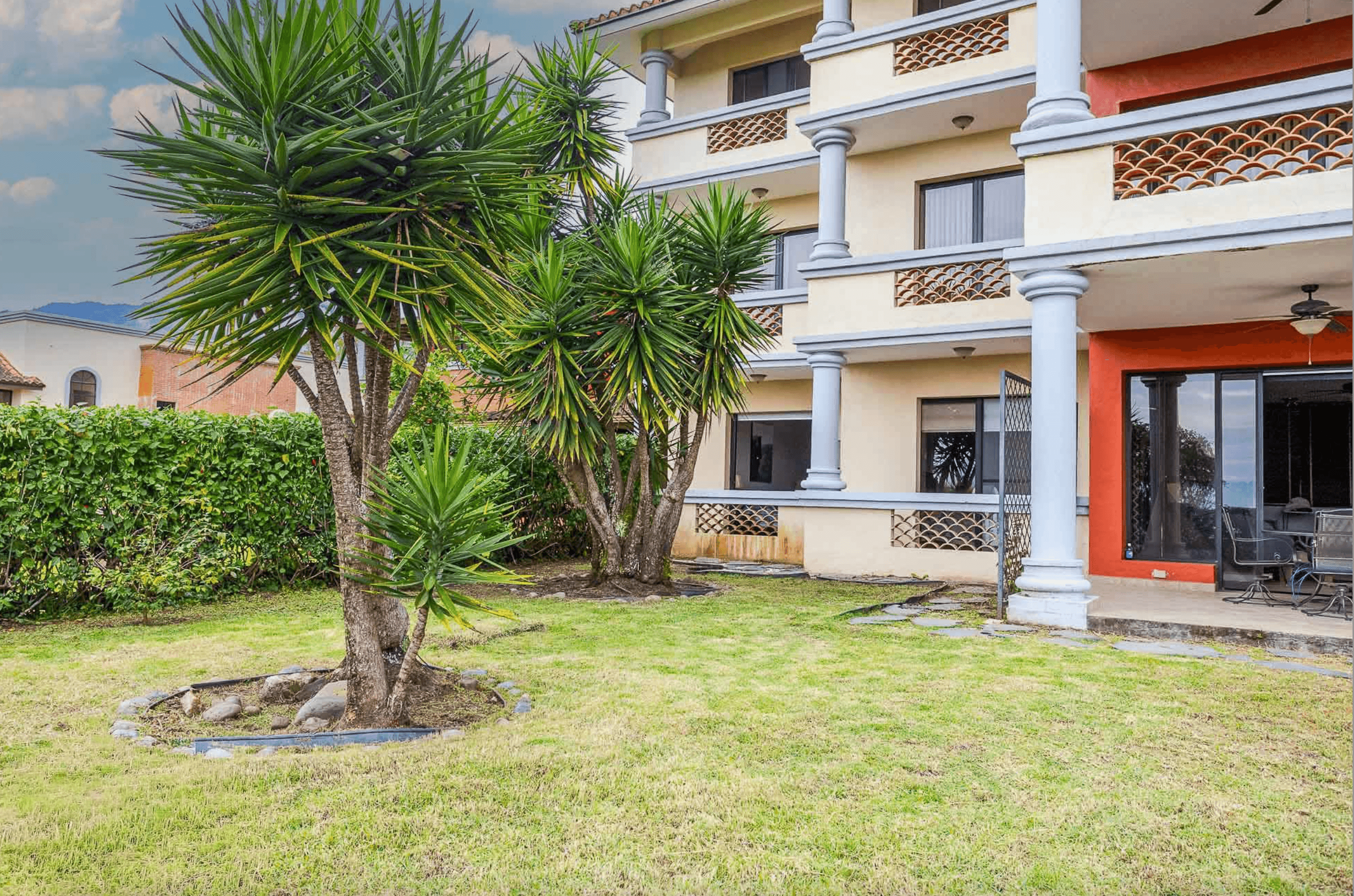 Ground floor apartments, Palmira 14