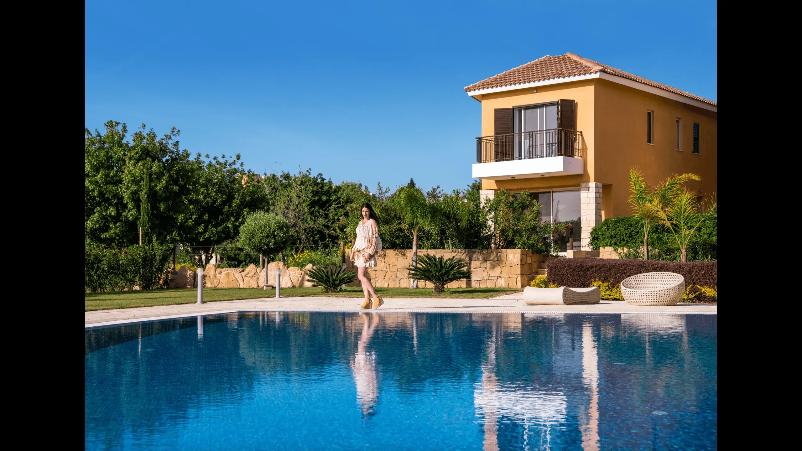 Luxury apartments and villas in prestigious district of Paphos 1