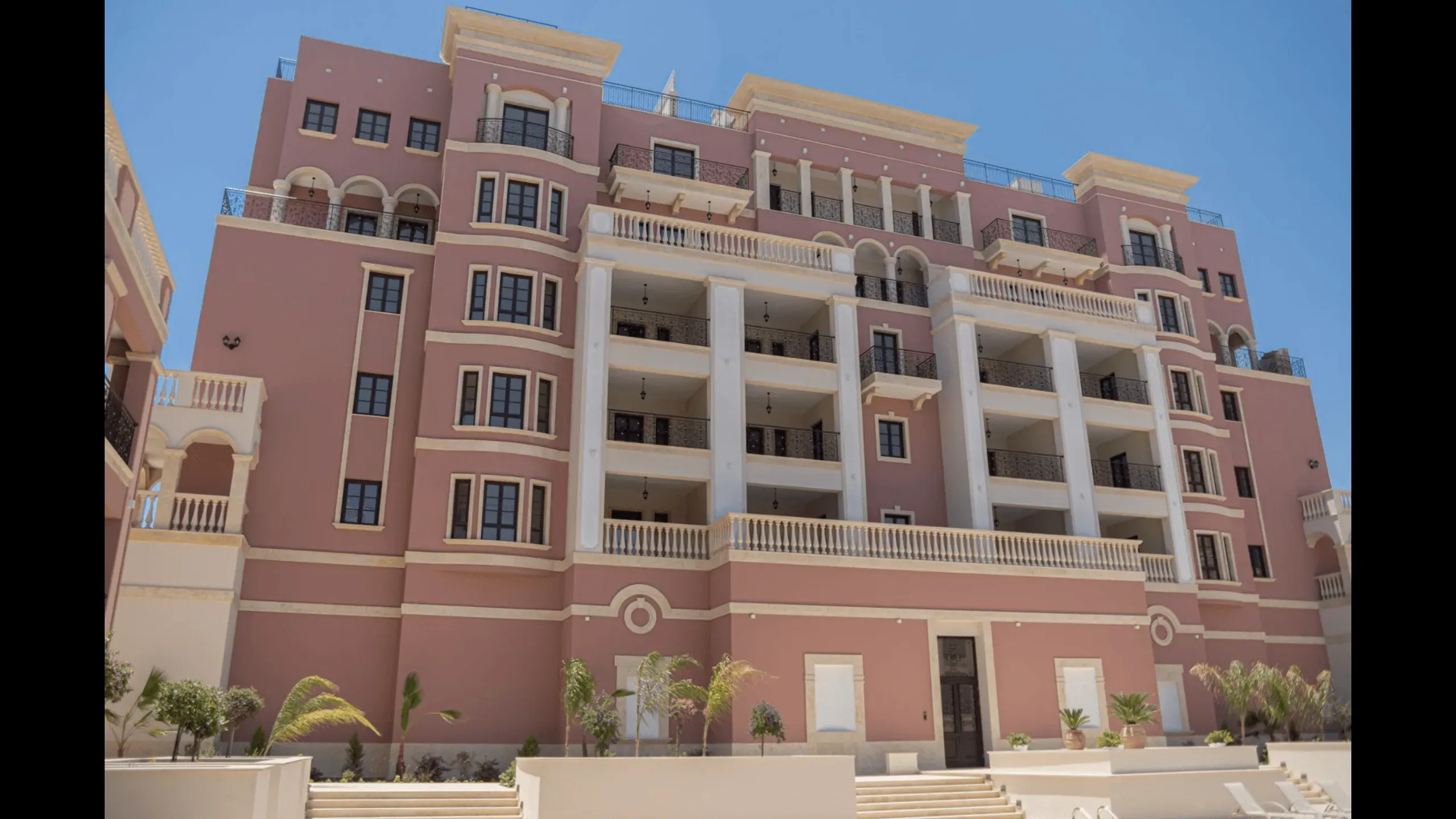Apartments with 2 bedrooms and penthouse with 3 bedrooms in elite club complex 4
